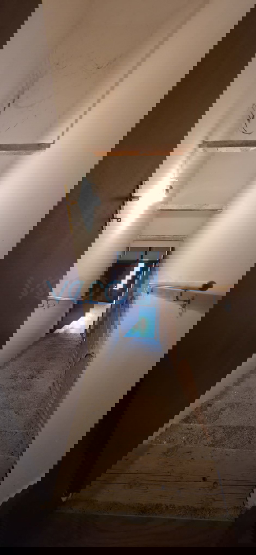 Senj, periferia, casa familiare di 150 m2 su un terreno di 1000 m2, vista mare, in vendita