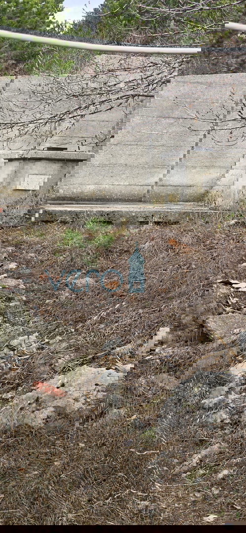 Senj, periferia, casa familiare di 150 m2 su un terreno di 1000 m2, vista mare, in vendita