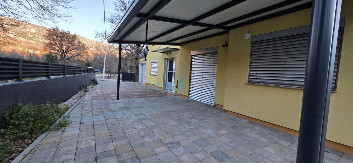 Novi Vinodolski, Bribir, periferia, casa indipendente con garage e terrazza, in vendita
