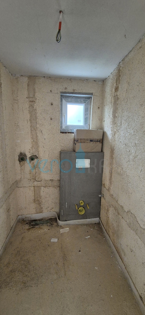 Malinska, otok Krk, villa indipendente con 4 appartamenti, vista, giardino, vendita