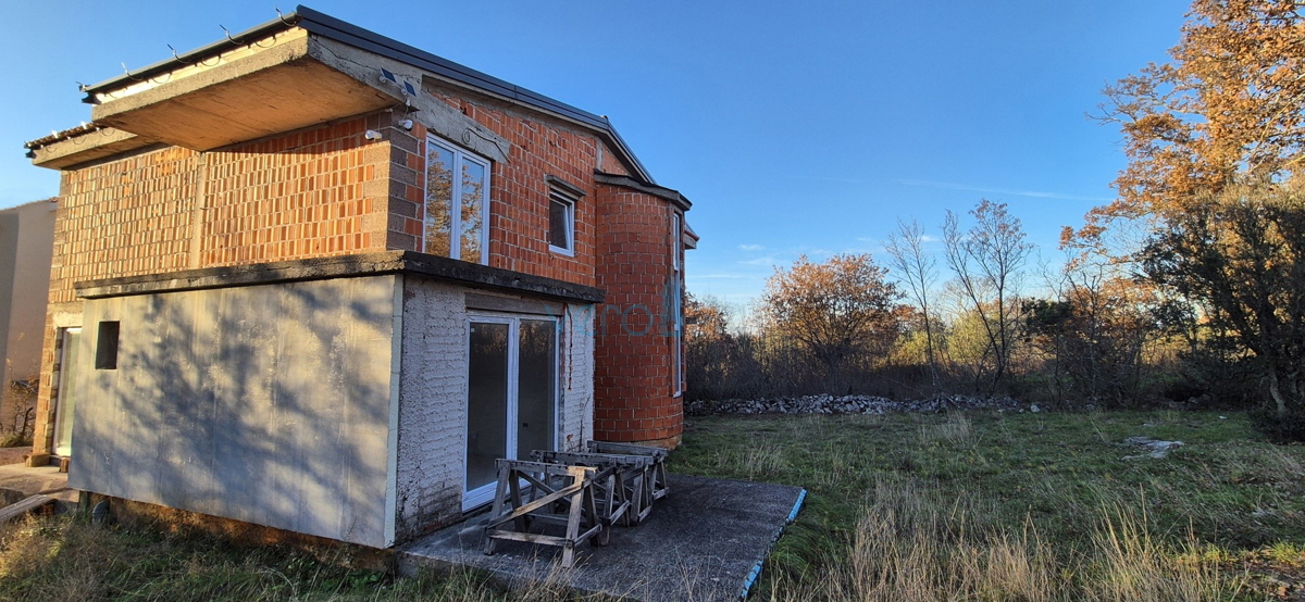 Malinska, otok Krk, villa indipendente con 4 appartamenti, vista, giardino, vendita