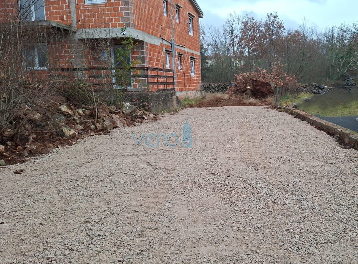 Malinska, otok Krk, villa indipendente con 4 appartamenti, vista, giardino, vendita