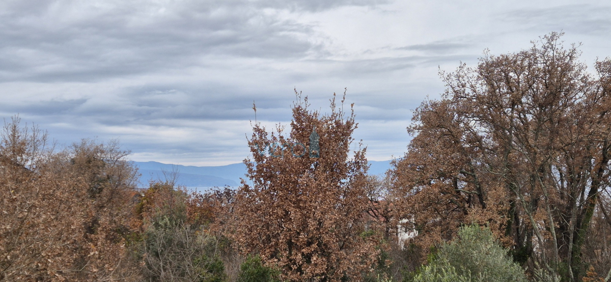 Malinska, otok Krk, villa indipendente con 4 appartamenti, vista, giardino, vendita