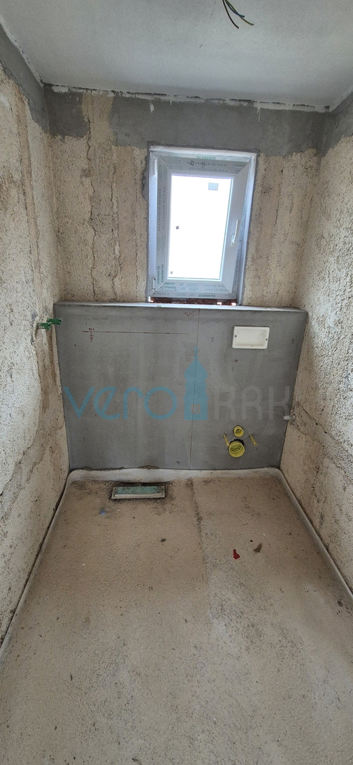 Malinska, otok Krk, villa indipendente con 4 appartamenti, vista, giardino, vendita