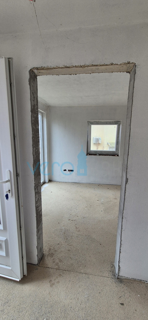 Malinska, otok Krk, villa indipendente con 4 appartamenti, vista, giardino, vendita