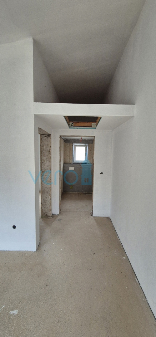 Malinska, otok Krk, villa indipendente con 4 appartamenti, vista, giardino, vendita