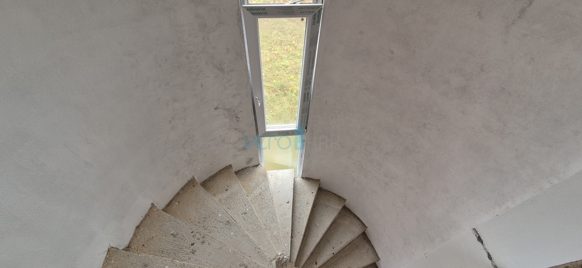 Malinska, otok Krk, villa indipendente con 4 appartamenti, vista, giardino, vendita