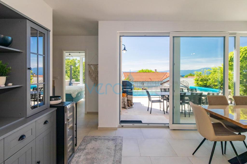 Isola di Krk, Malinska, zona limitrofa, villa bifamiliare con piscina, vista mare, vendita