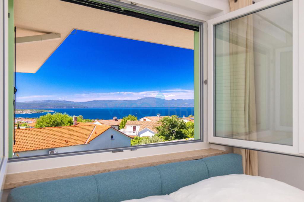 Isola di Krk, Malinska, zona limitrofa, villa bifamiliare con piscina, vista mare, vendita