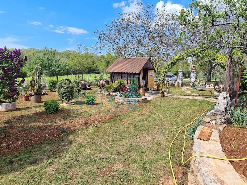 Istra, Buje, Oprtalj e dintorni, casa autonoma indipendente 250m2, con giardino 100m2, vendita