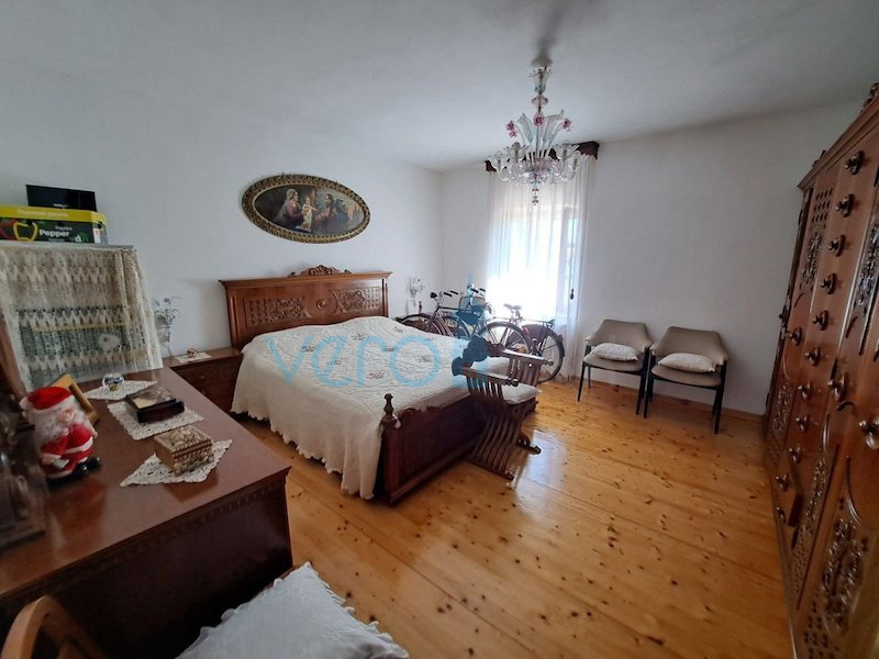 Istra, Buje, Oprtalj e dintorni, casa autonoma indipendente 250m2, con giardino 100m2, vendita