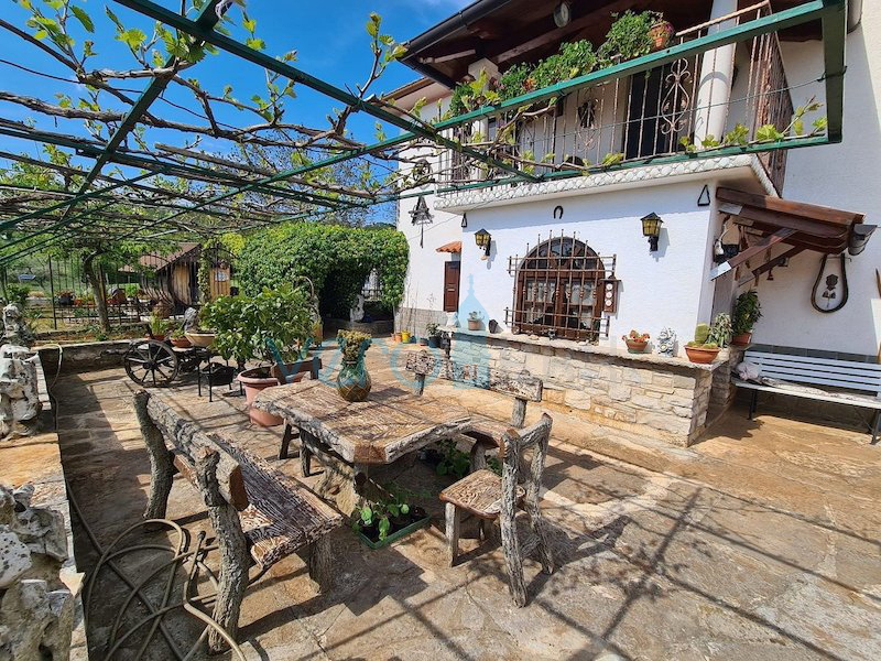 Istra, Buje, Oprtalj e dintorni, casa autonoma indipendente 250m2, con giardino 100m2, vendita