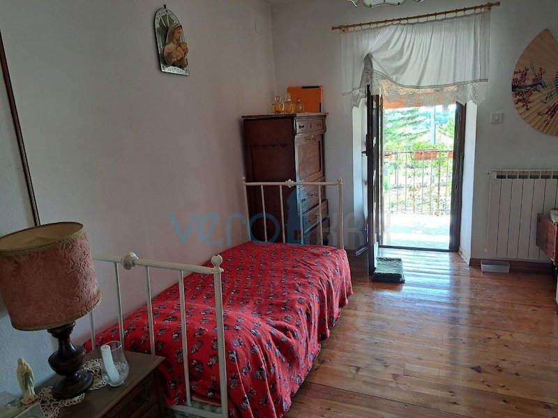 Istra, Buje, Oprtalj e dintorni, casa autonoma indipendente 250m2, con giardino 100m2, vendita