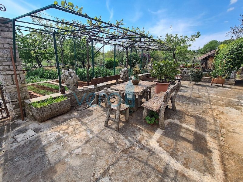 Istra, Buje, Oprtalj e dintorni, casa autonoma indipendente 250m2, con giardino 100m2, vendita