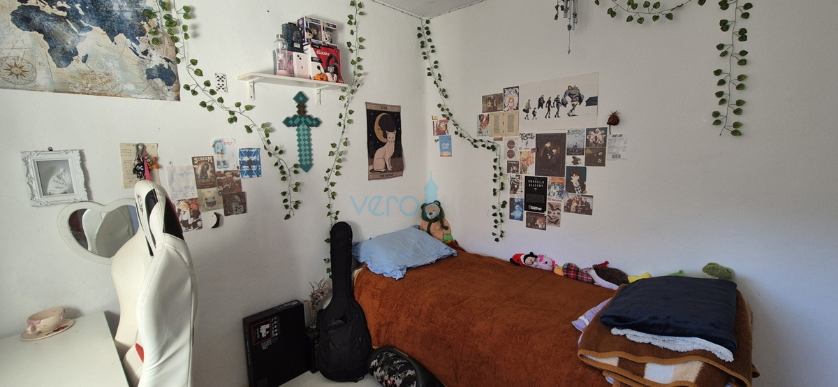 Isola di Krk, città di Krk, area circostante, casa indipendente con due appartamenti su un terreno di 992 m², vista, vendita