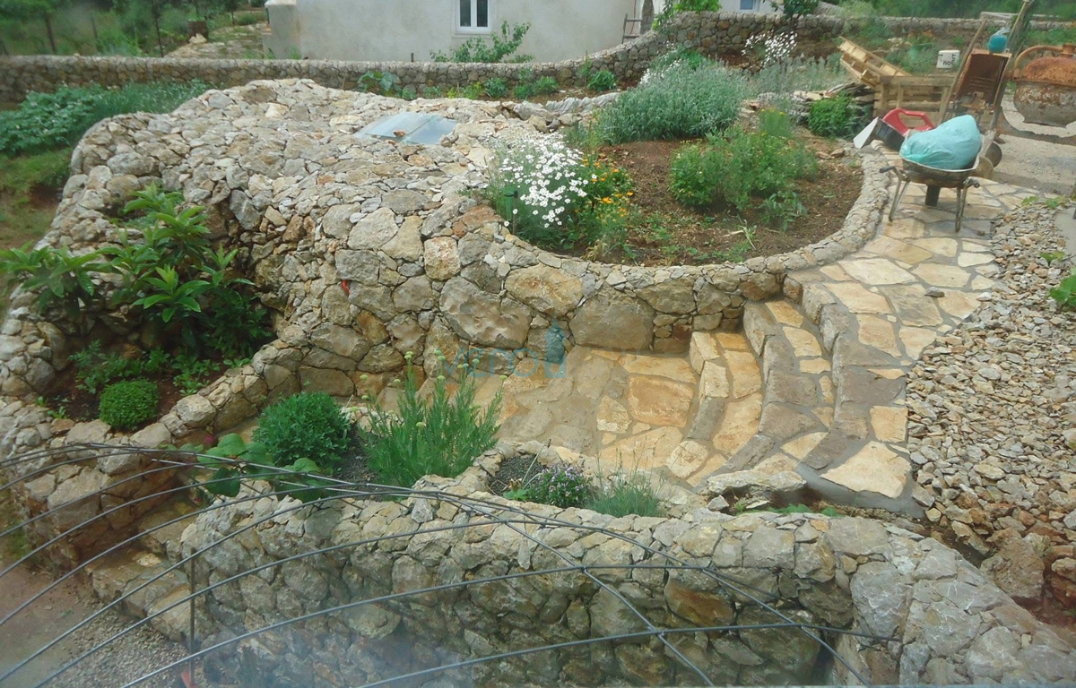 Isola di Krk, città di Krk, area circostante, casa indipendente con due appartamenti su un terreno di 992 m², vista, vendita