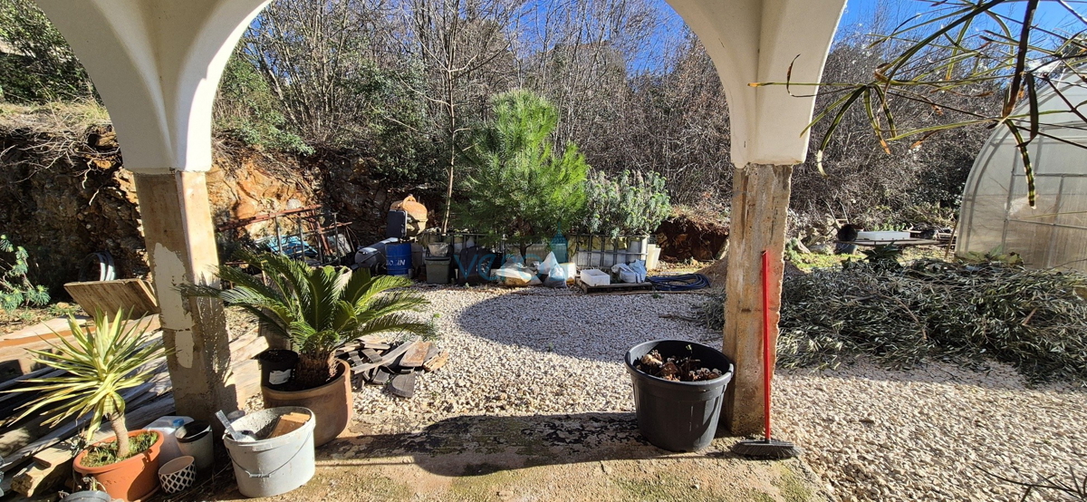 Isola di Krk, città di Krk, area circostante, casa indipendente con due appartamenti su un terreno di 992 m², vista, vendita