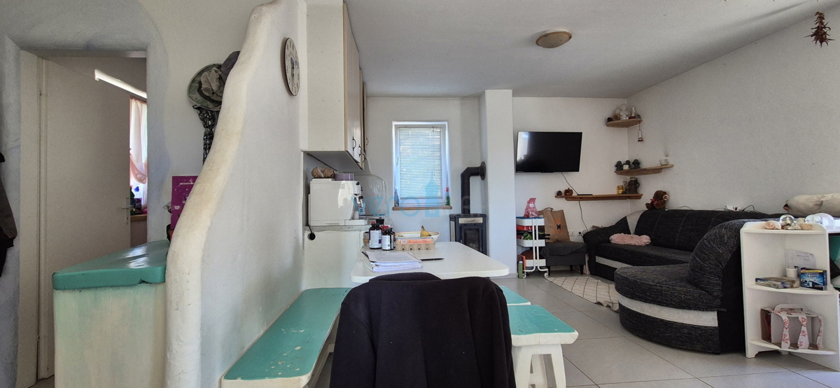 Isola di Krk, città di Krk, area circostante, casa indipendente con due appartamenti su un terreno di 992 m², vista, vendita