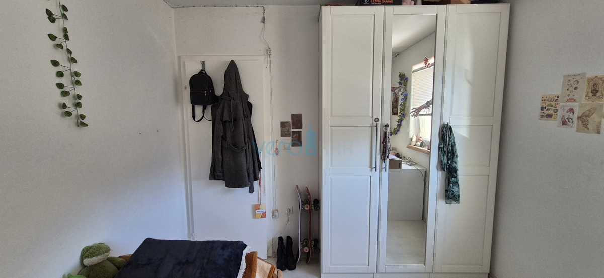 Isola di Krk, città di Krk, area circostante, casa indipendente con due appartamenti su un terreno di 992 m², vista, vendita