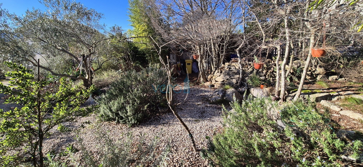 Isola di Krk, città di Krk, area circostante, casa indipendente con due appartamenti su un terreno di 992 m², vista, vendita