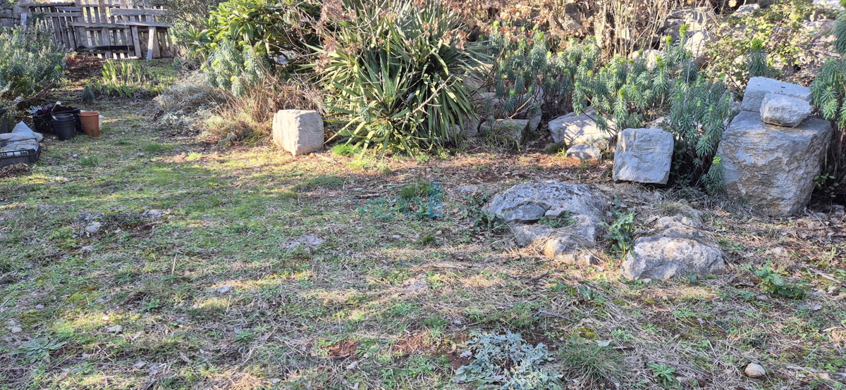 Isola di Krk, città di Krk, area circostante, casa indipendente con due appartamenti su un terreno di 992 m², vista, vendita