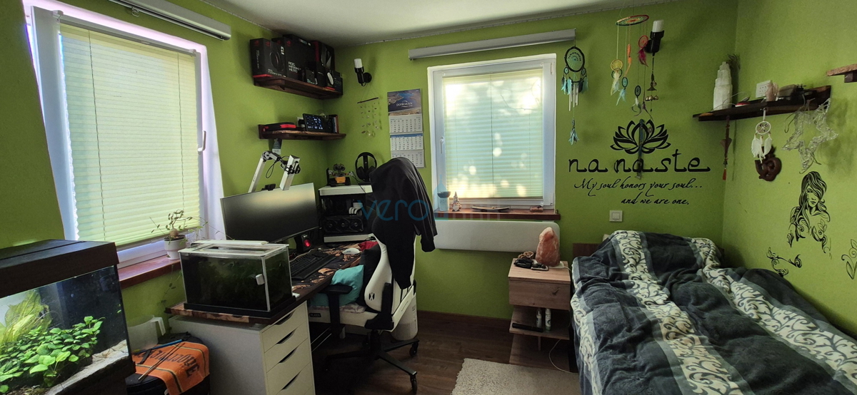 Isola di Krk, città di Krk, area circostante, casa indipendente con due appartamenti su un terreno di 992 m², vista, vendita