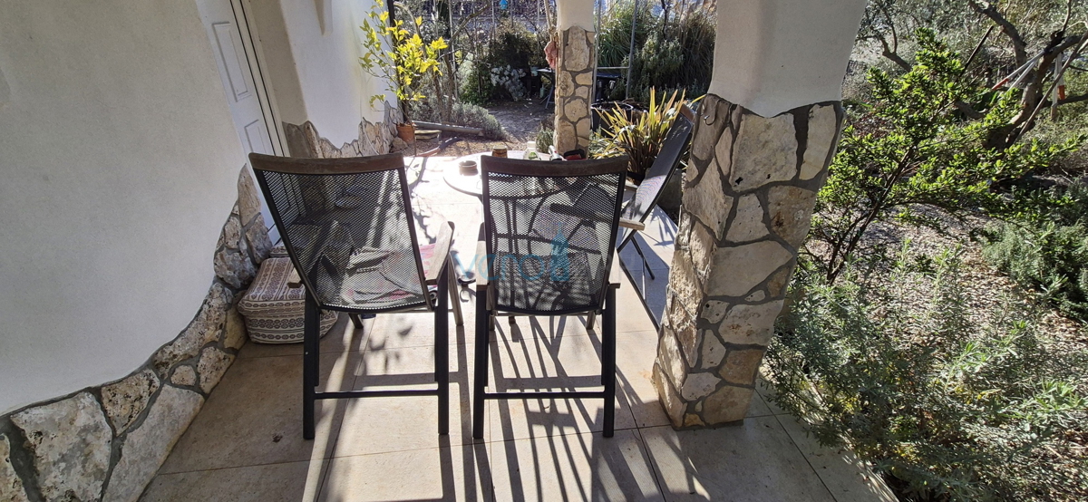 Isola di Krk, città di Krk, area circostante, casa indipendente con due appartamenti su un terreno di 992 m², vista, vendita