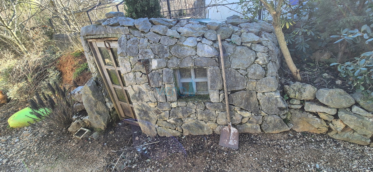 Isola di Krk, città di Krk, area circostante, casa indipendente con due appartamenti su un terreno di 992 m², vista, vendita