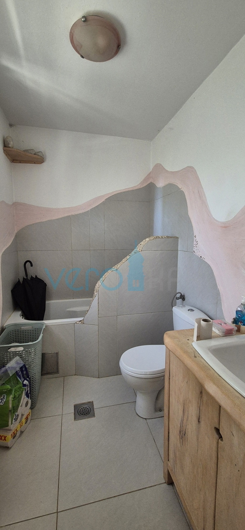 Isola di Krk, città di Krk, area circostante, casa indipendente con due appartamenti su un terreno di 992 m², vista, vendita