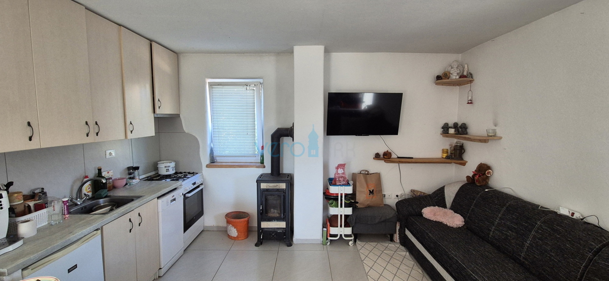 Isola di Krk, città di Krk, area circostante, casa indipendente con due appartamenti su un terreno di 992 m², vista, vendita