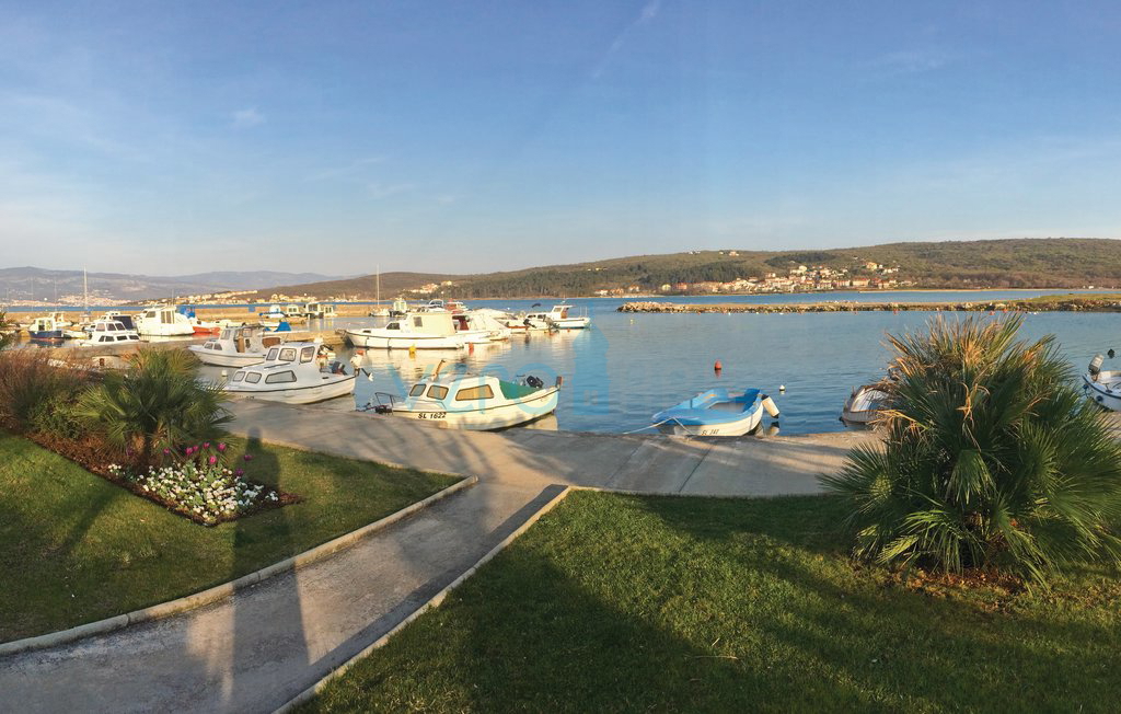 Čižići, isola di Krk, appartamento duplex con giardino e vista mare