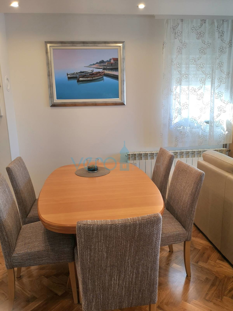 Malinska, Appartamento a due piani con vista mare