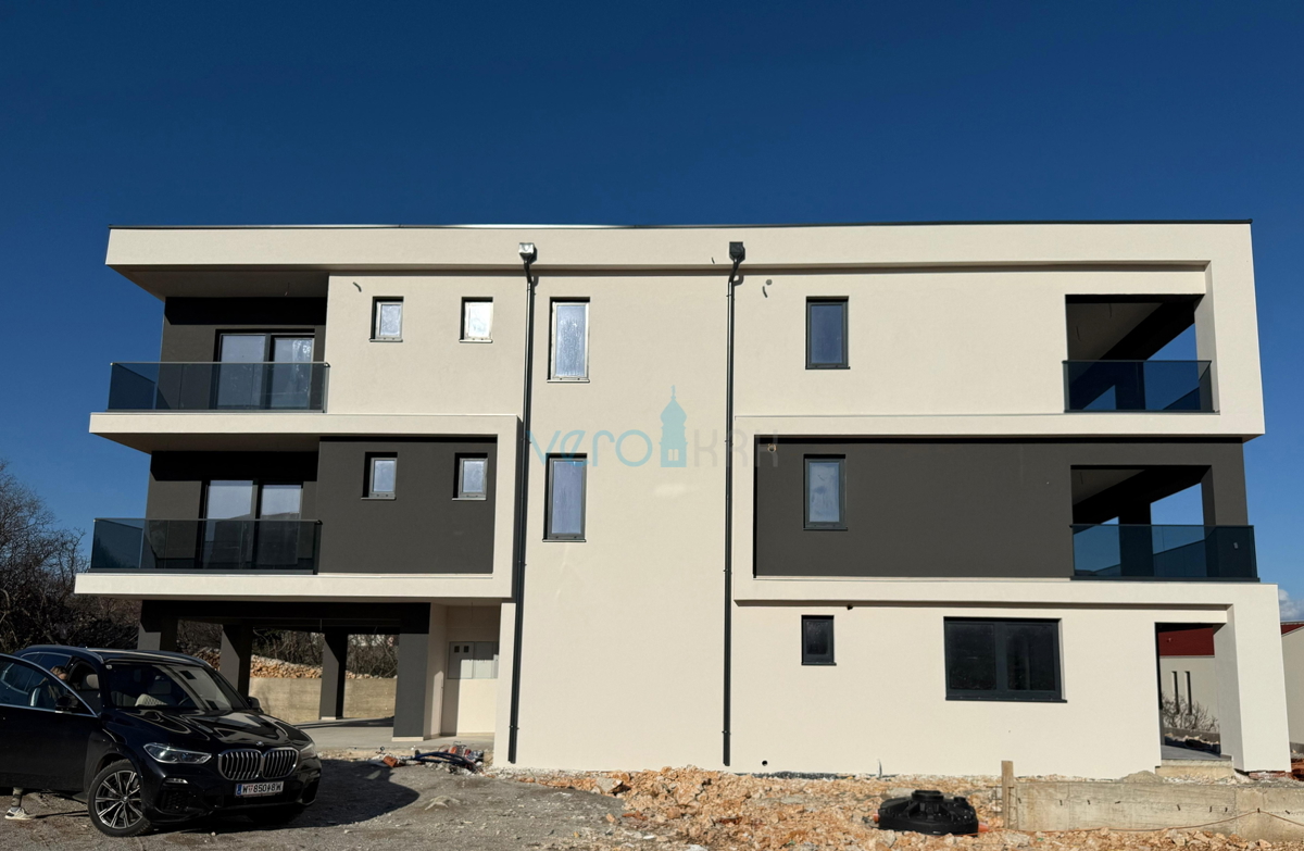 Vrbnik, isola di Krk, nuova costruzione, due appartamenti 155 m2, 1° piano, grande terrazza, jacuzzi, vista, vendita