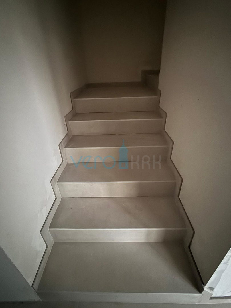 Vrbnik, isola di Krk, nuova costruzione, due appartamenti 155 m2, 1° piano, grande terrazza, jacuzzi, vista, vendita