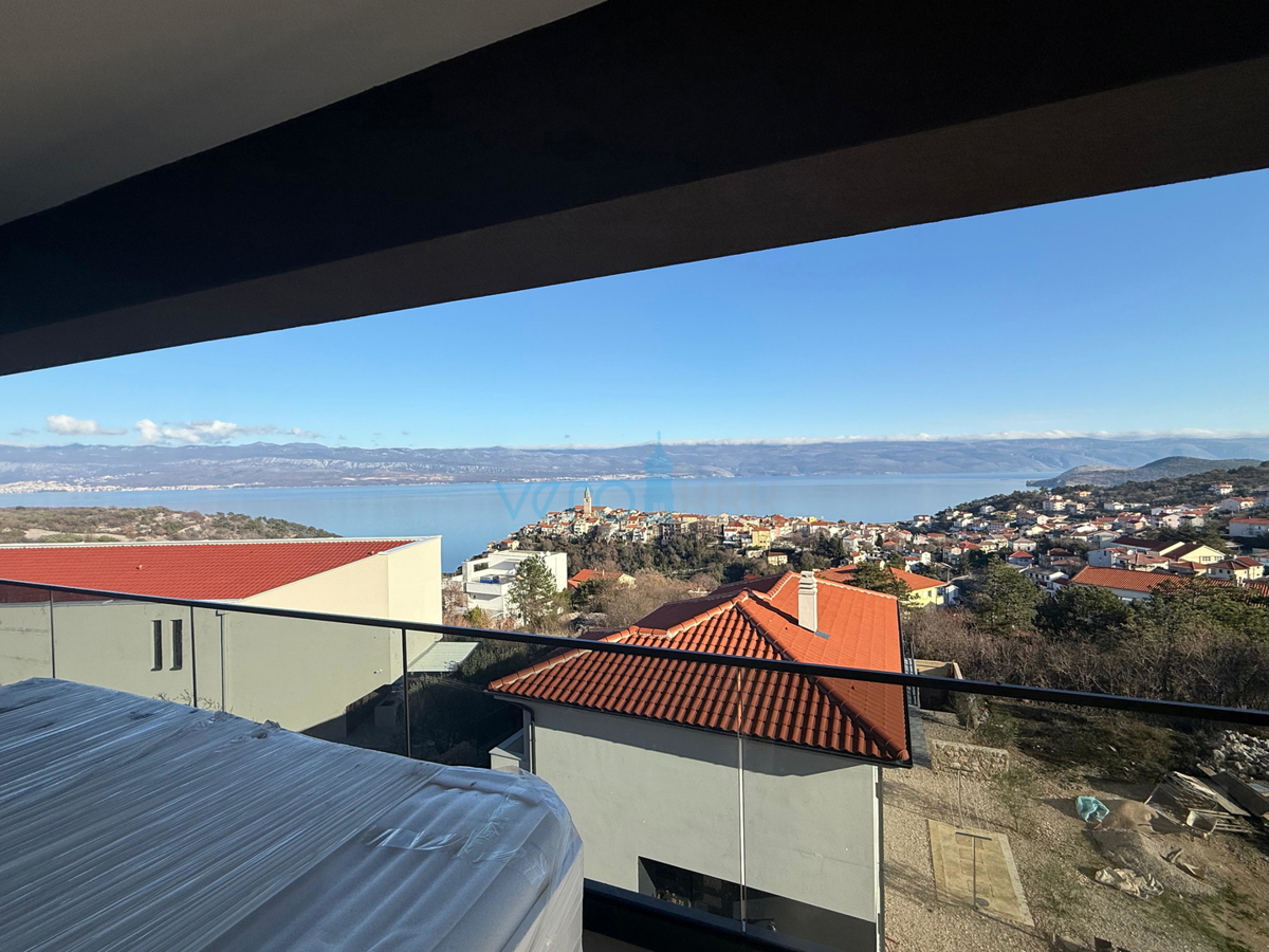 Vrbnik, isola di Krk, nuova costruzione, due appartamenti 155 m2, 1° piano, grande terrazza, jacuzzi, vista, vendita
