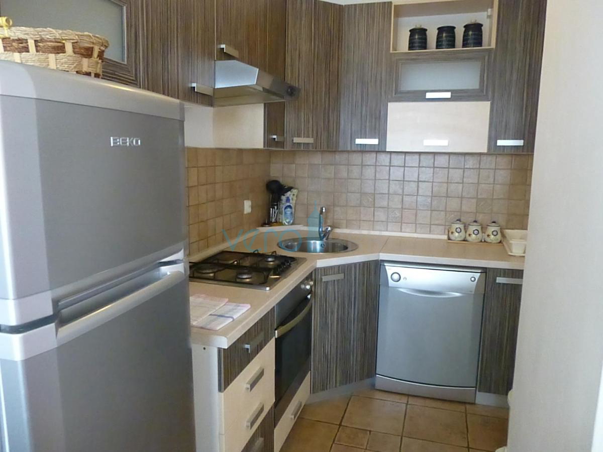 Isola di Krk, Omišalj, Casa indipendente con 5 appartamenti a 170 m dal mare, vendita