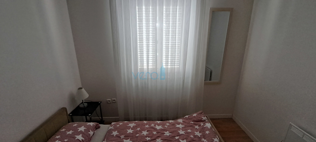 Uvala Soline, isola di Krk, appartamento su due livelli di 89 m2 con vista mare e giardino