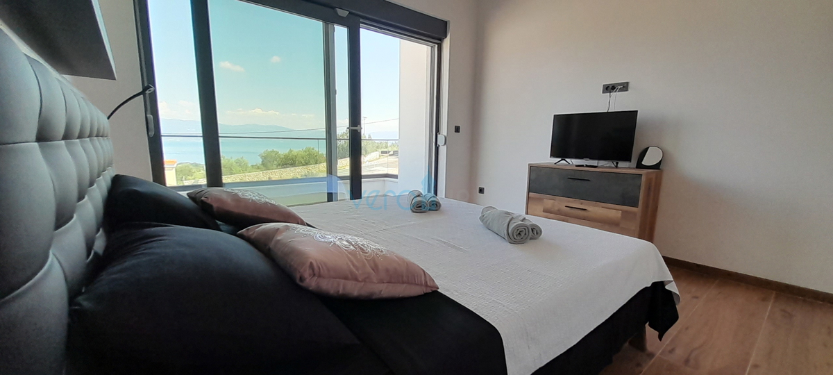 Vrbnik, periferia, casa bifamiliare, nuova costruzione, vista, piscina, vendita