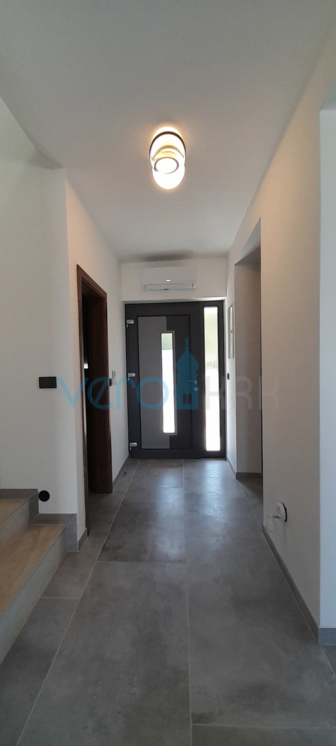 Vrbnik, periferia, casa bifamiliare, nuova costruzione, vista, piscina, vendita