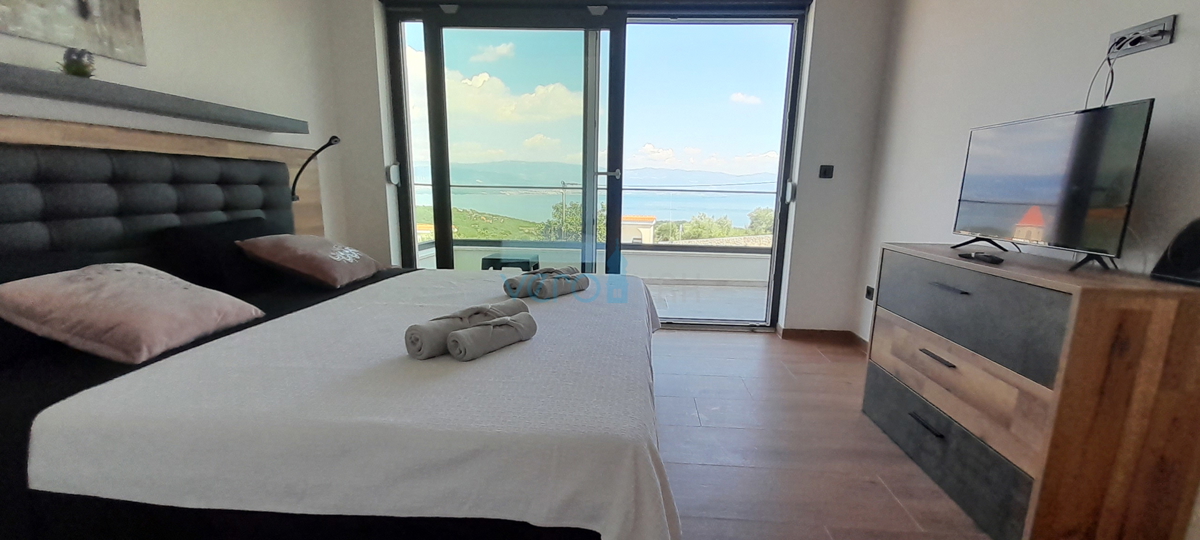 Vrbnik, periferia, casa bifamiliare, nuova costruzione, vista, piscina, vendita