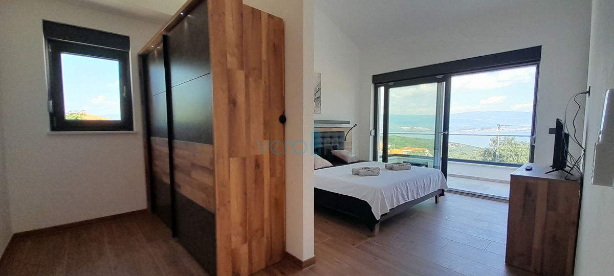 Vrbnik, periferia, casa bifamiliare, nuova costruzione, vista, piscina, vendita