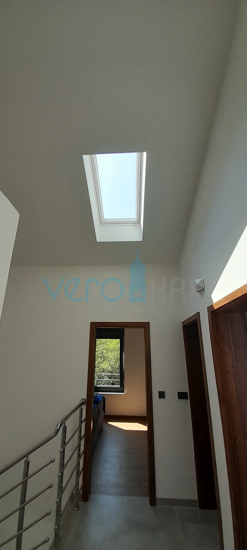 Vrbnik, periferia, casa bifamiliare, nuova costruzione, vista, piscina, vendita