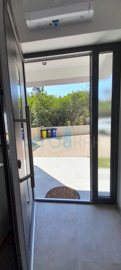 Vrbnik, periferia, casa bifamiliare, nuova costruzione, vista, piscina, vendita