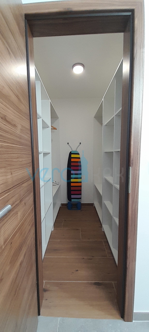 Vrbnik, periferia, casa bifamiliare, nuova costruzione, vista, piscina, vendita