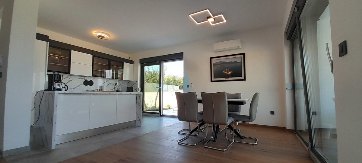 Vrbnik, periferia, casa bifamiliare, nuova costruzione, vista, piscina, vendita