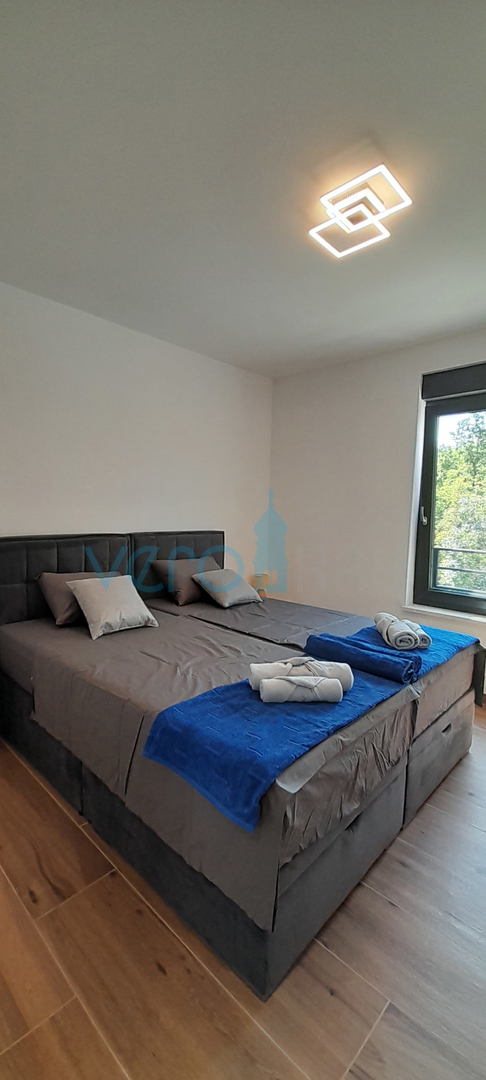 Vrbnik, periferia, casa bifamiliare, nuova costruzione, vista, piscina, vendita