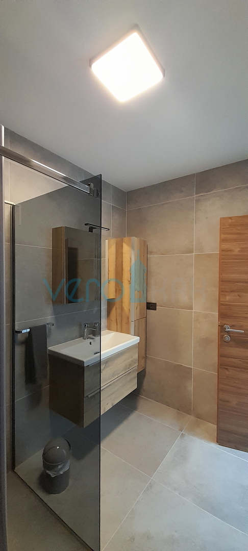 Vrbnik, periferia, casa bifamiliare, nuova costruzione, vista, piscina, vendita