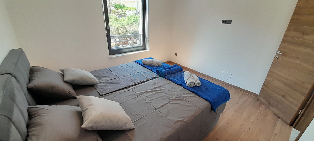 Vrbnik, periferia, casa bifamiliare, nuova costruzione, vista, piscina, vendita