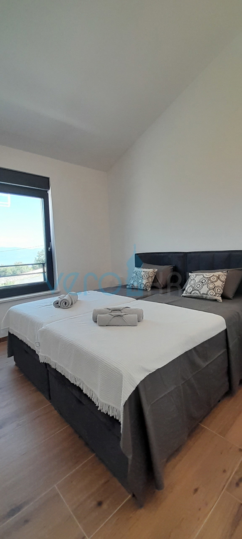 Vrbnik, periferia, casa bifamiliare, nuova costruzione, vista, piscina, vendita