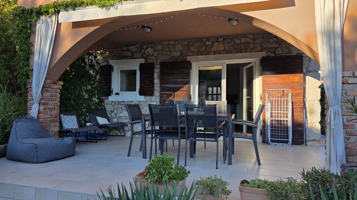 Isola di Krk, Dobrinj, dintorni, Casa in pietra ristrutturata con piscina, in vendita